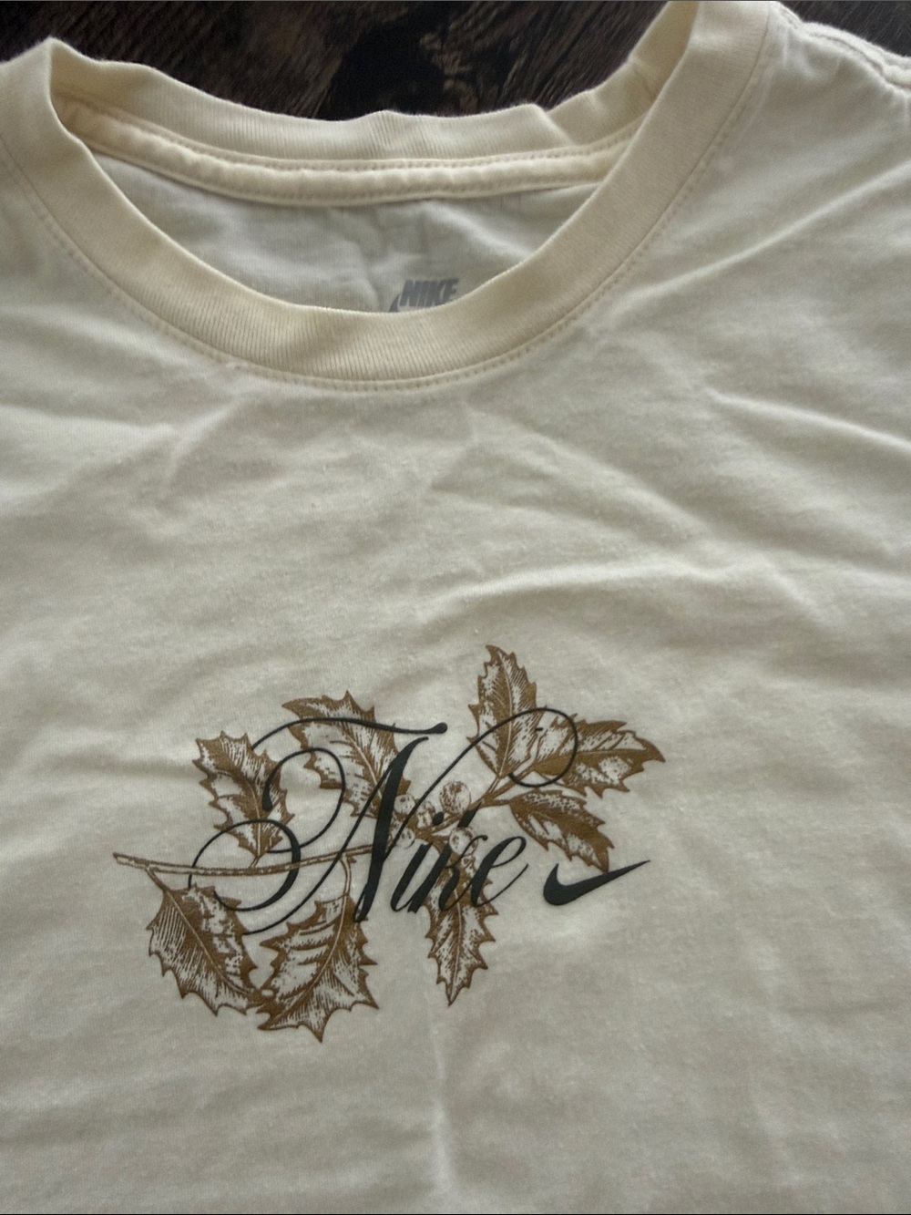 Nike Cream Yellow Tee with Brown Leaf Graphic and Black Logo. Men’s medium